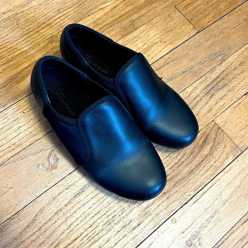 EUC Kids tap shoes size 1.5 theatricals brand